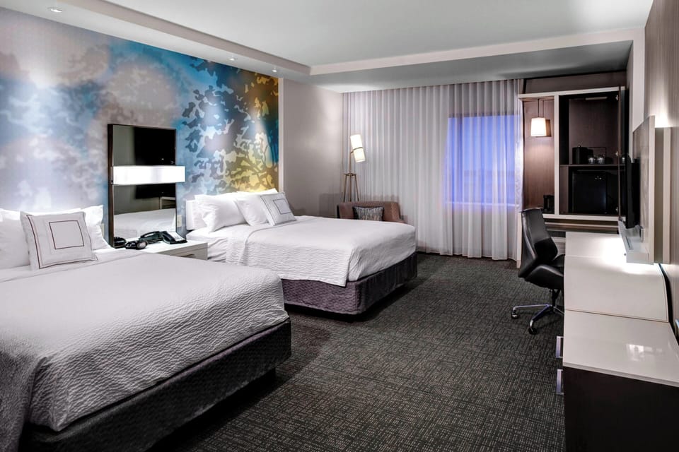Egyptian cotton sheets, premium bedding, in-room safe, desk