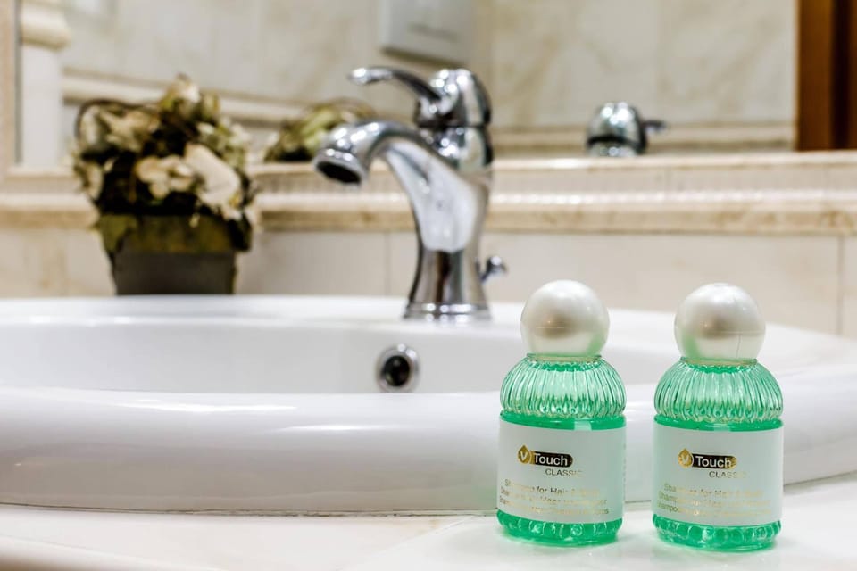 Single Room | Bathroom amenities | Combined shower/tub, deep soaking tub, rainfall showerhead
