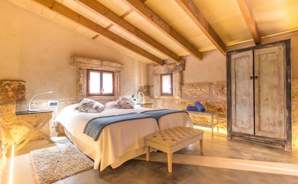 Premium Room | Premium bedding, down comforters, in-room safe, individually decorated