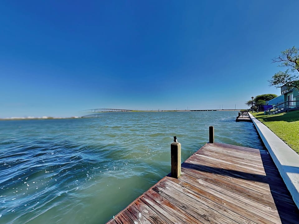 Condo (3 Bedrooms) | Property amenity