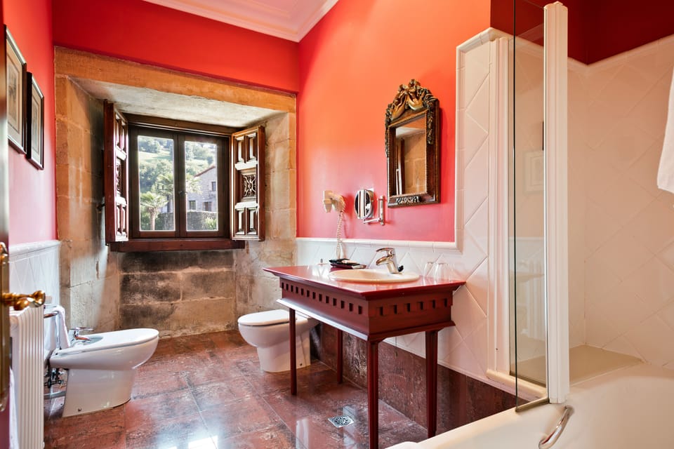 Deep soaking tub, free toiletries, hair dryer, bidet