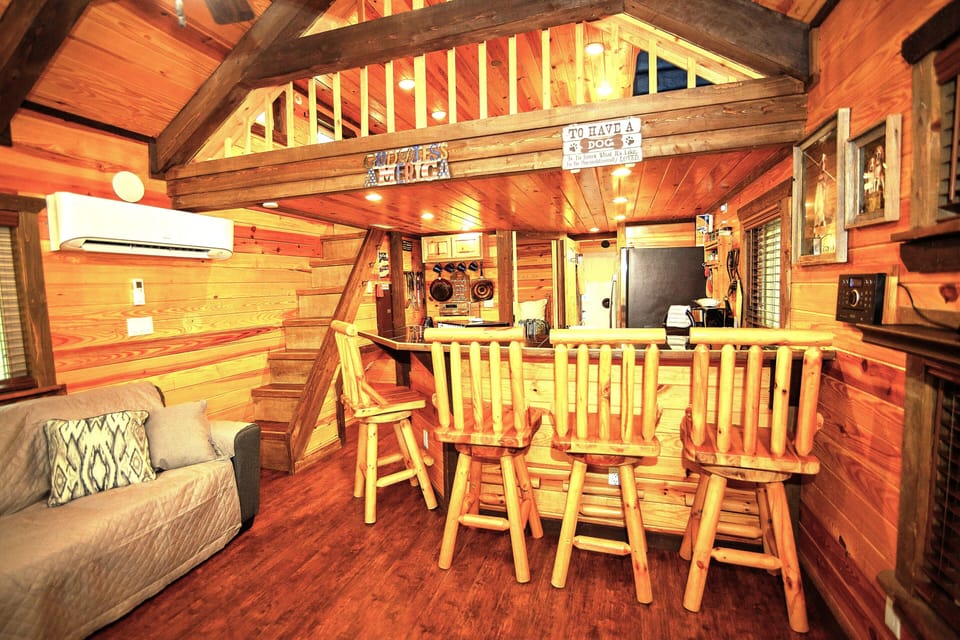 Family Cabin, Hill View | Private kitchen