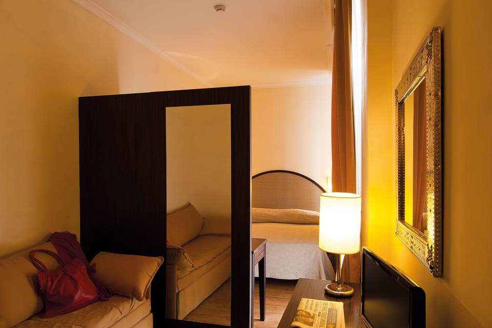Minibar, in-room safe, desk, free WiFi