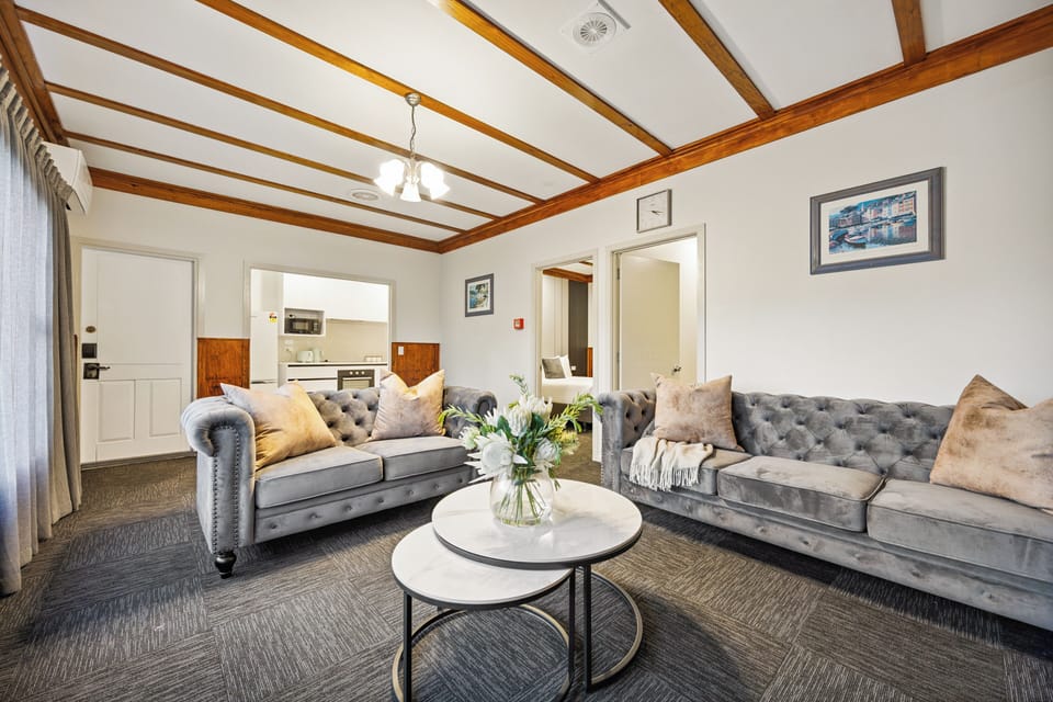 Luxury Suite, 2 Bedrooms | Living area