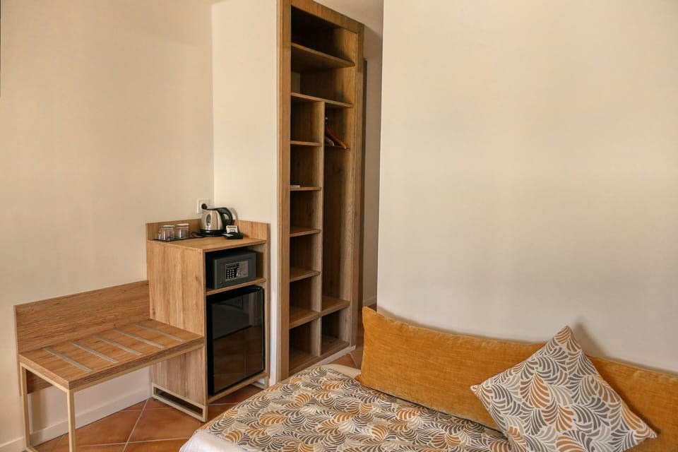 Minibar, in-room safe, desk, laptop workspace