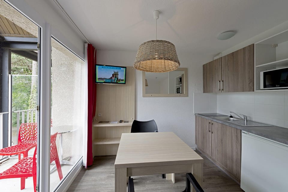 Fridge, microwave, stovetop, electric kettle