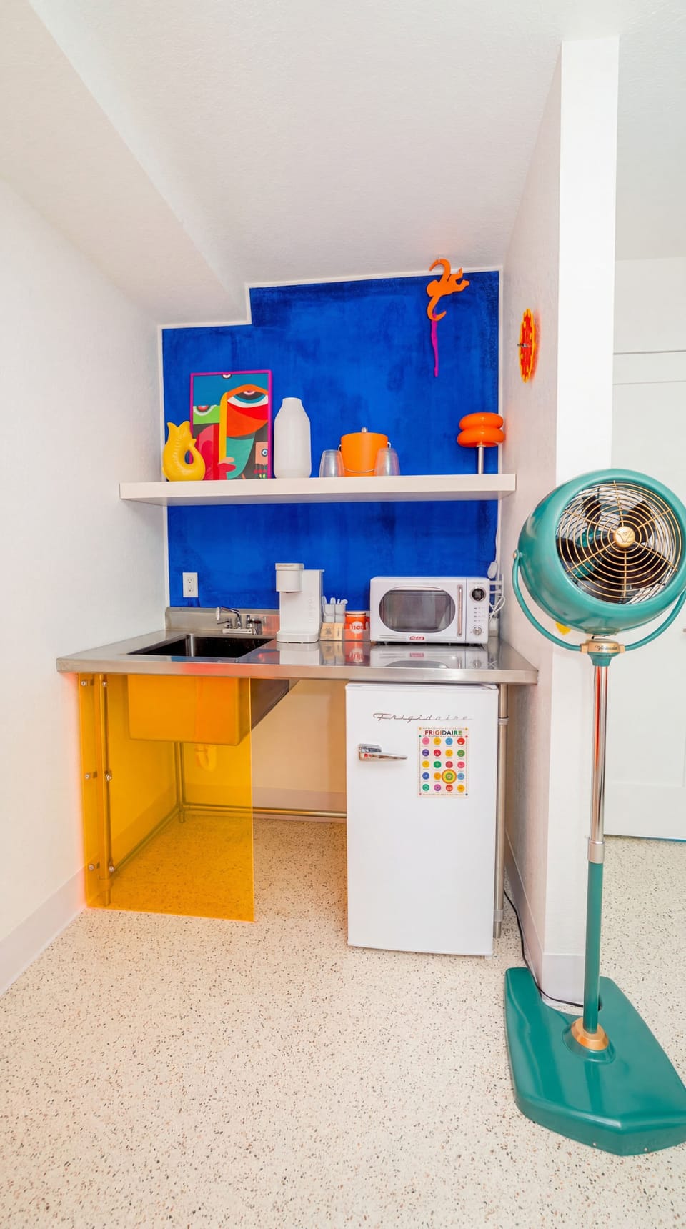 Standard Double Room | Private kitchenette | Coffee/tea maker, mini-fridge, microwave