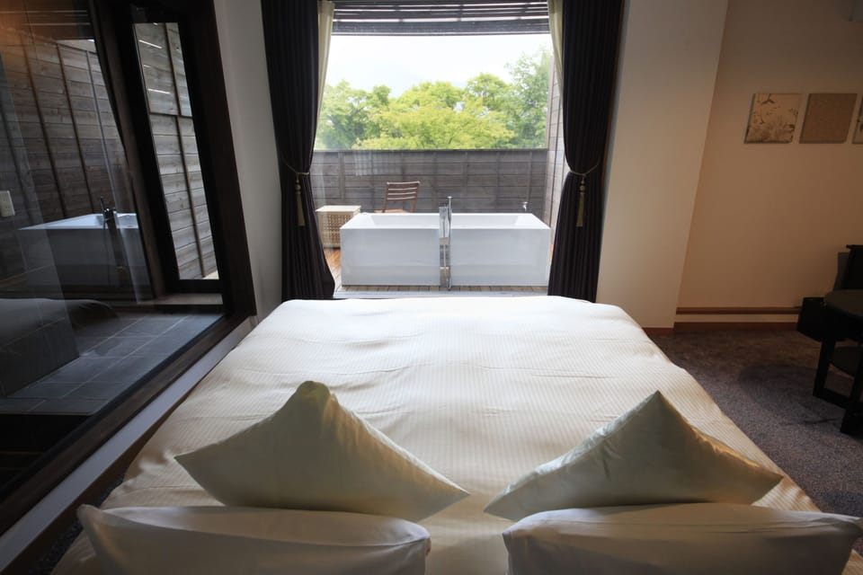 Deluxe Room, 1 King Bed, Jetted Tub, Mountain View | View from room