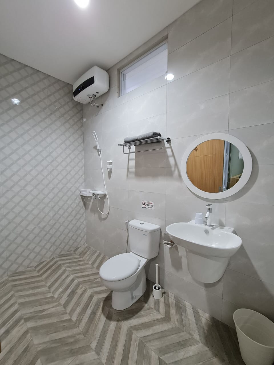 Standard Double Room | Bathroom | Shower, towels, soap, toilet paper