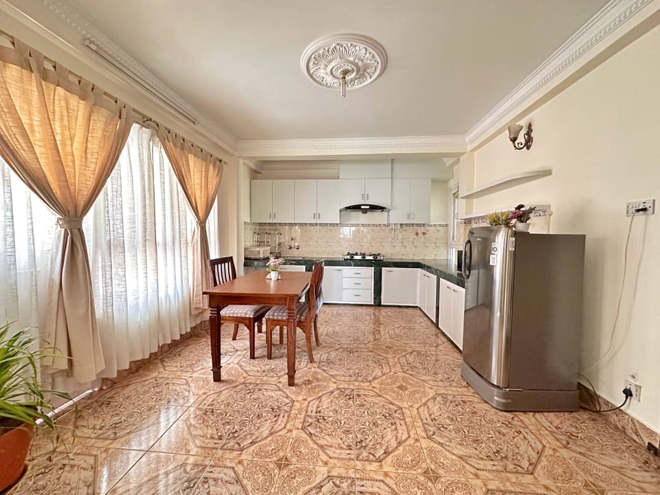 Superior Studio Suite, 1 Bedroom, Kitchen, Courtyard View | Private kitchen | Shared fridge