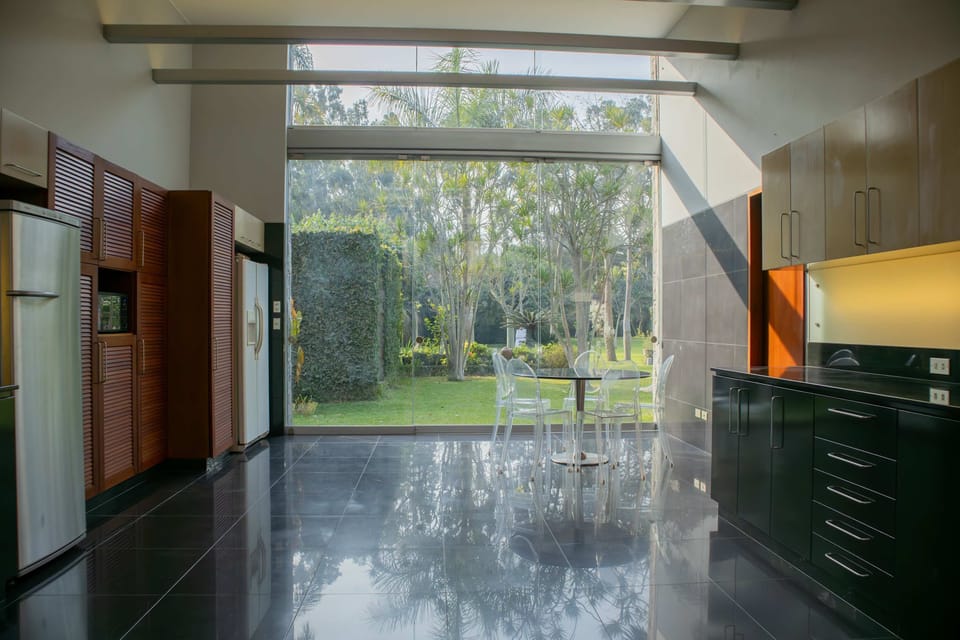 House | 5 bedrooms, high-speed internet