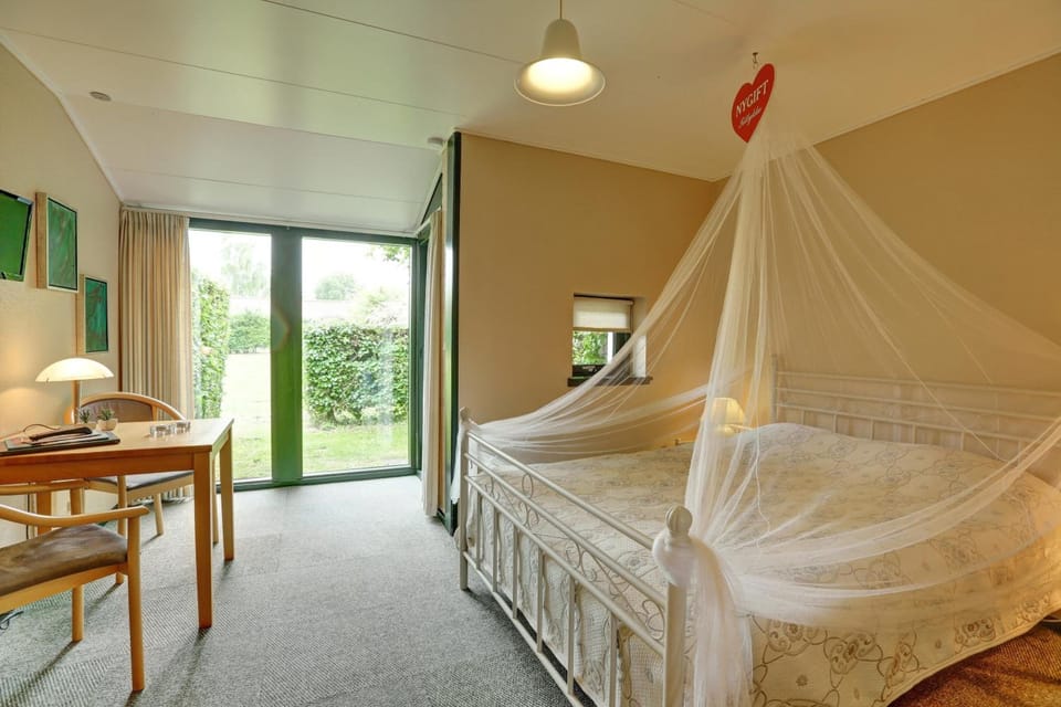 In-room safe, desk, iron/ironing board, cribs/infant beds