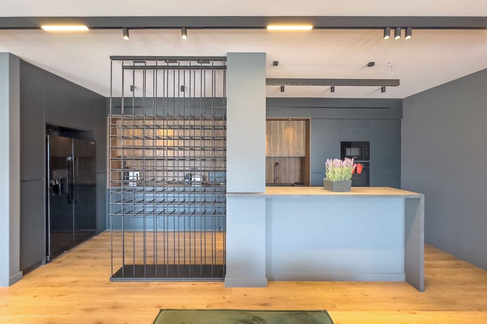 Luxury Apartment, City View | Private kitchen