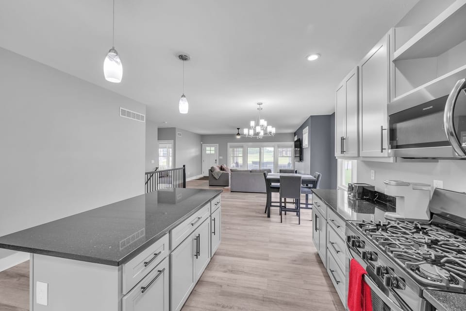 House, 4 Bedrooms | Private kitchen | Fridge, oven, coffee/tea maker, toaster