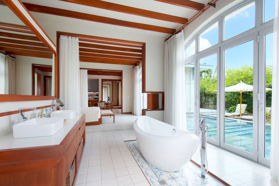 Pool Villa | Bathroom | Separate tub and shower, deep soaking tub, free toiletries, hair dryer