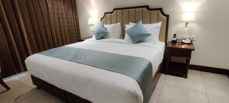 Superior Double Room, Park View | In-room safe, desk, laptop workspace, blackout drapes