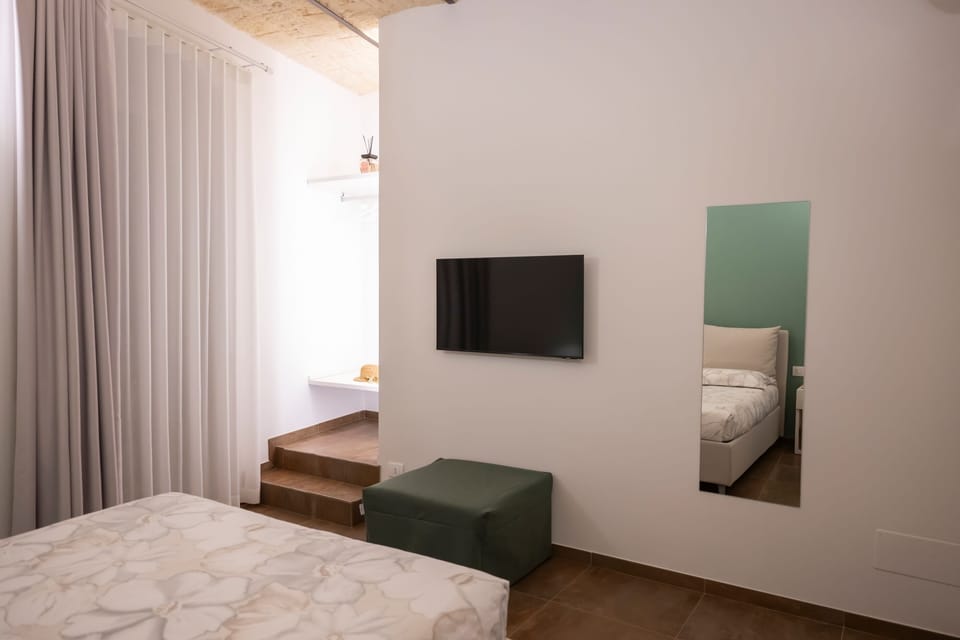 Deluxe Room, Balcony | WiFi (free), bed sheets