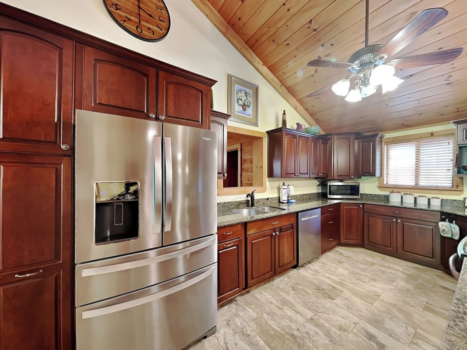 Studio (3 Bedrooms) | Property amenity