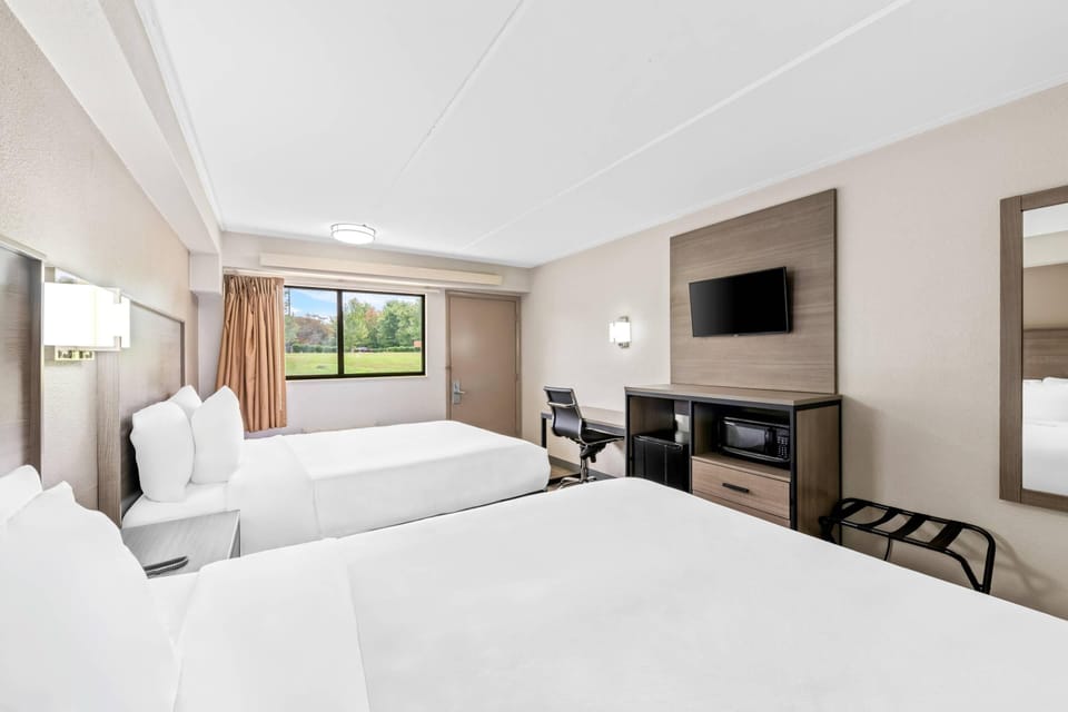 Standard Room, 2 Queen Beds, Non Smoking