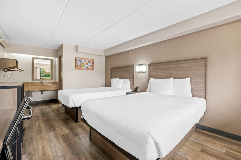 Standard Room, 2 Queen Beds, Non Smoking