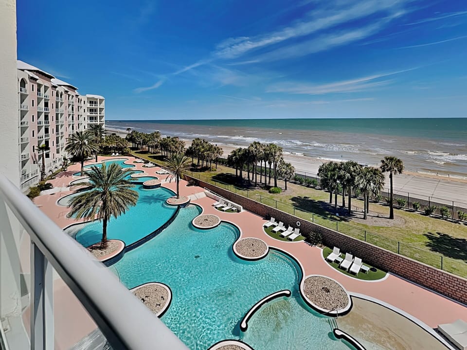 Condo (3 Bedrooms) | Property amenity