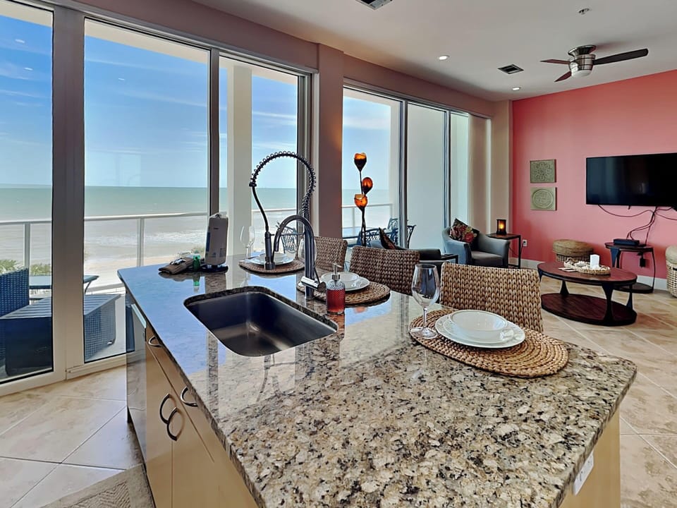 Condo (3 Bedrooms) | Property amenity