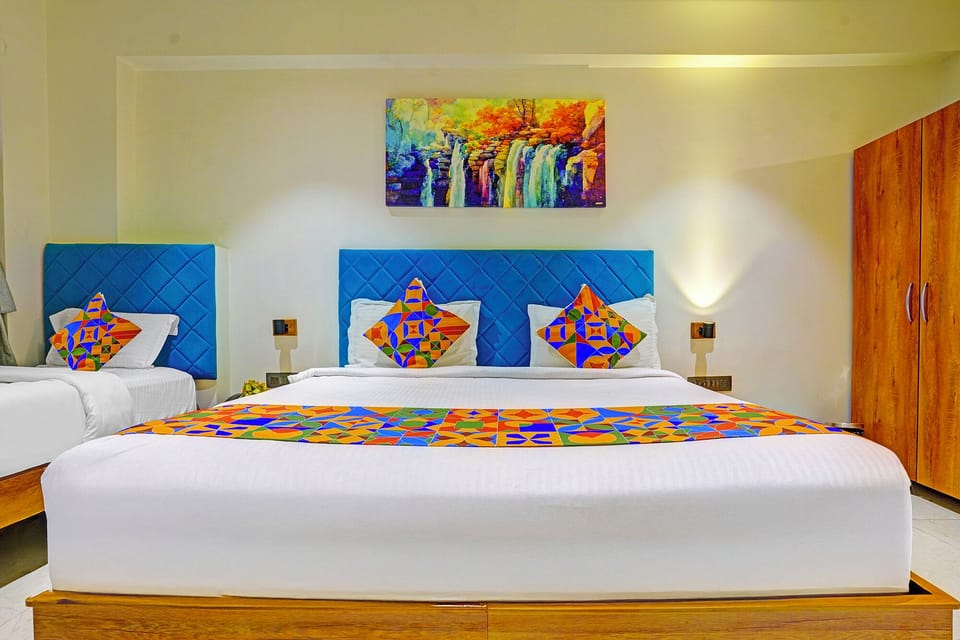 Egyptian cotton sheets, premium bedding, in-room safe, WiFi (free)