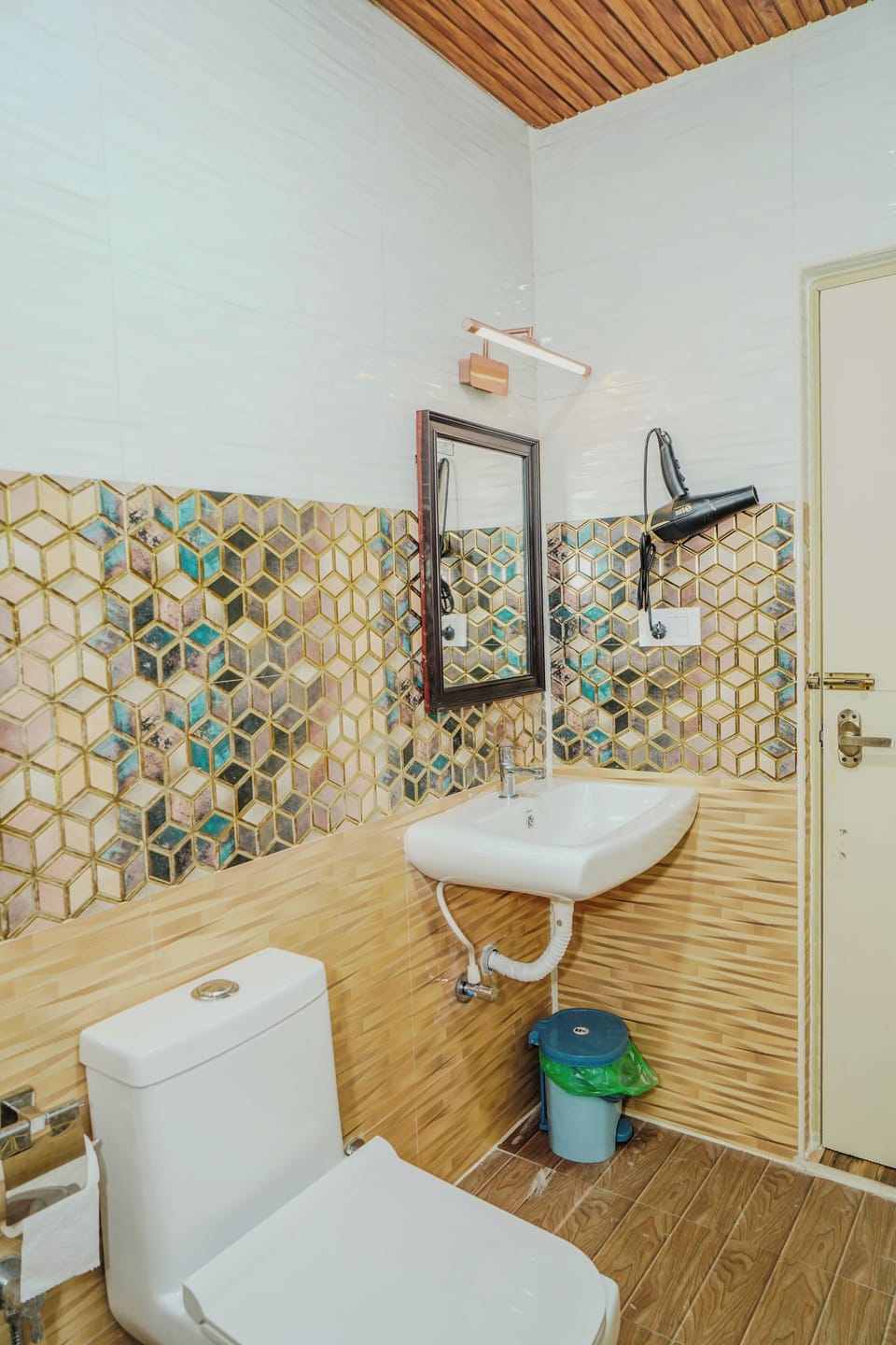 Premium Room | Bathroom | Shower, towels