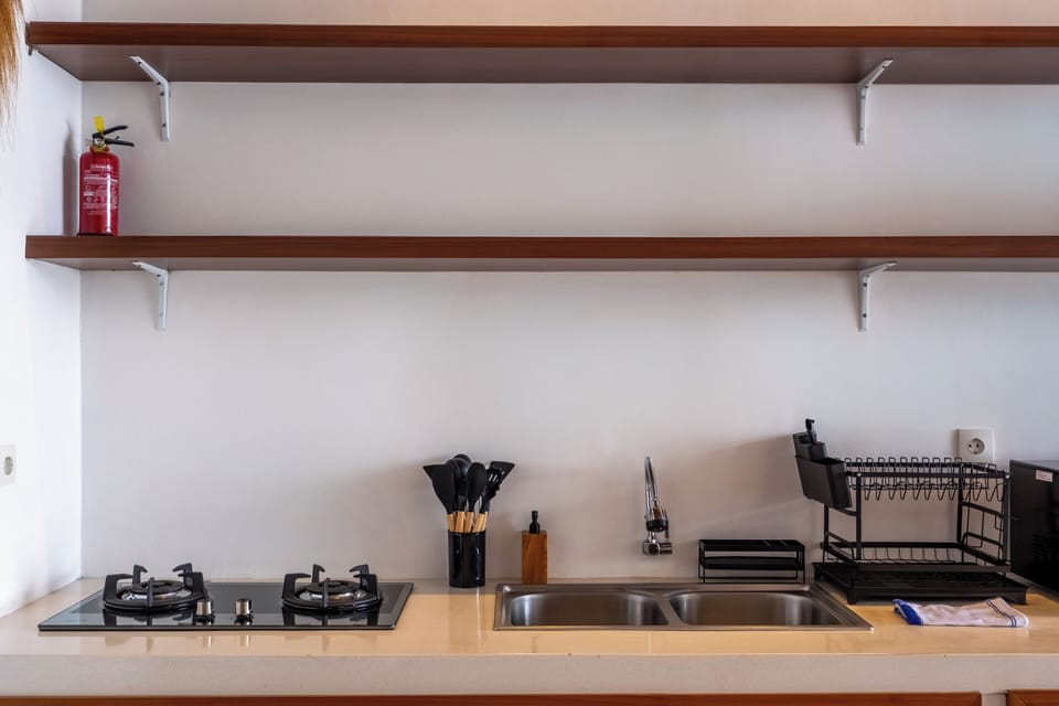 Classic Villa | Private kitchenette | Full-size fridge, microwave, stovetop, electric kettle