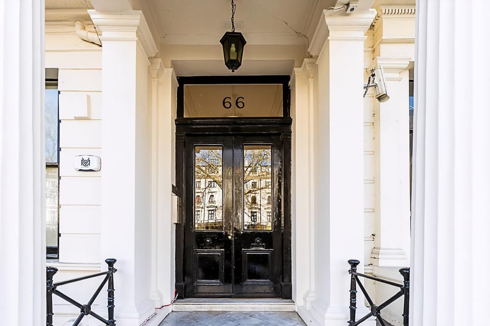 Central London Chic Townhouse Apartment in City of Westminster