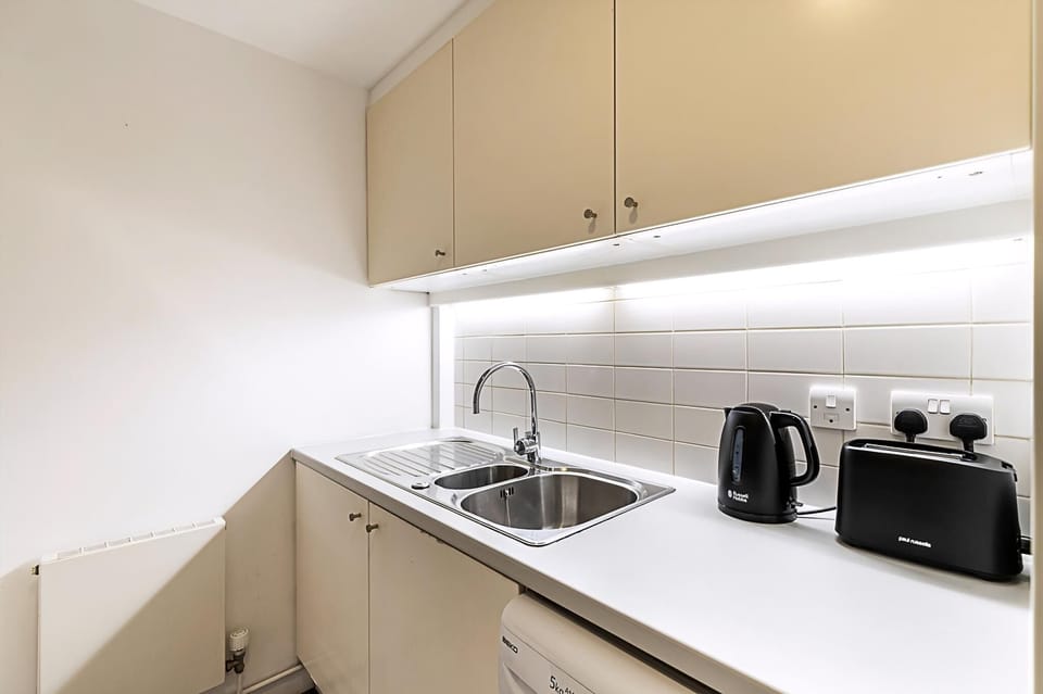 Apartment (Cosy Camden Retreat Near Markets & Tu) | Private kitchen