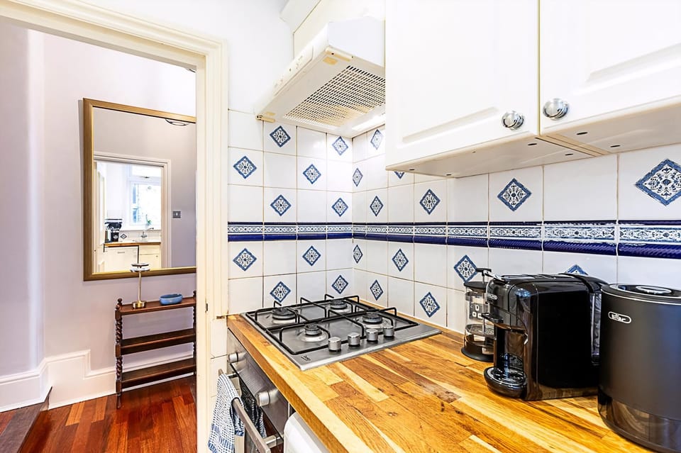 Apartment (Chic Garden Flat in Leafy Ealing) | Private kitchen