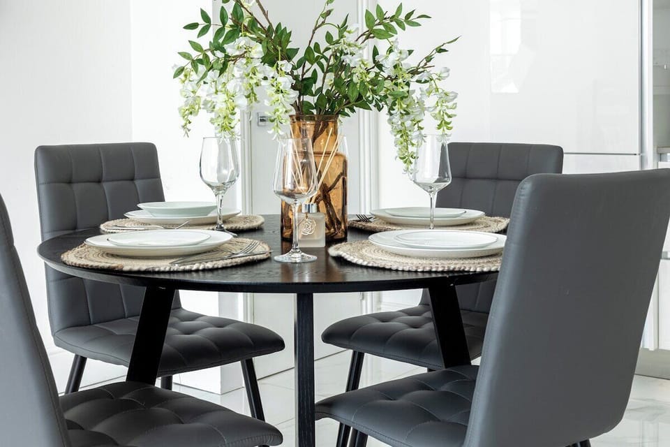 Apartment (Stylish 2-Bedroom Marylebone Retreat) | Living room