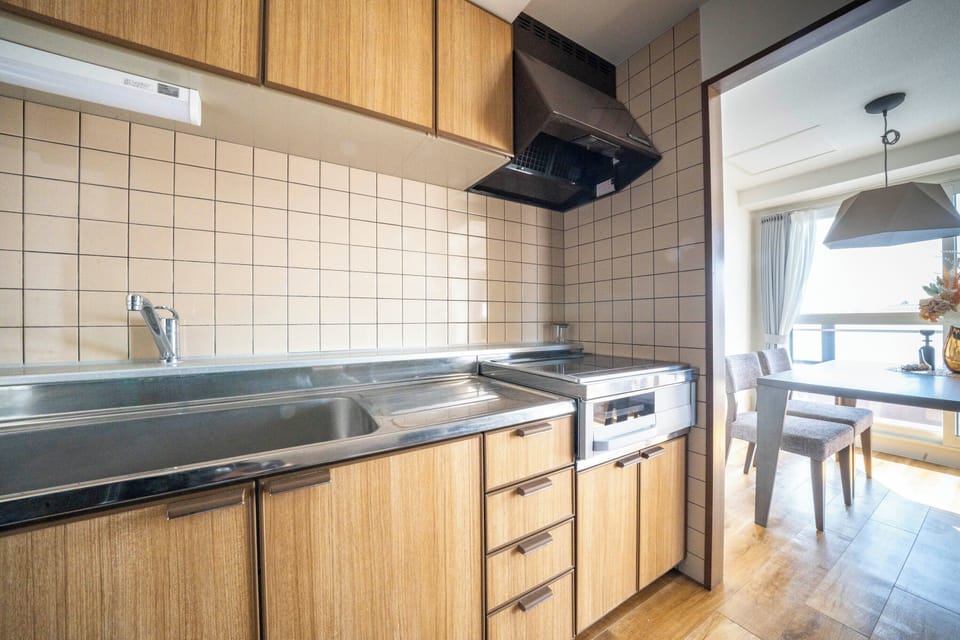 Full-size fridge, microwave, stovetop, toaster