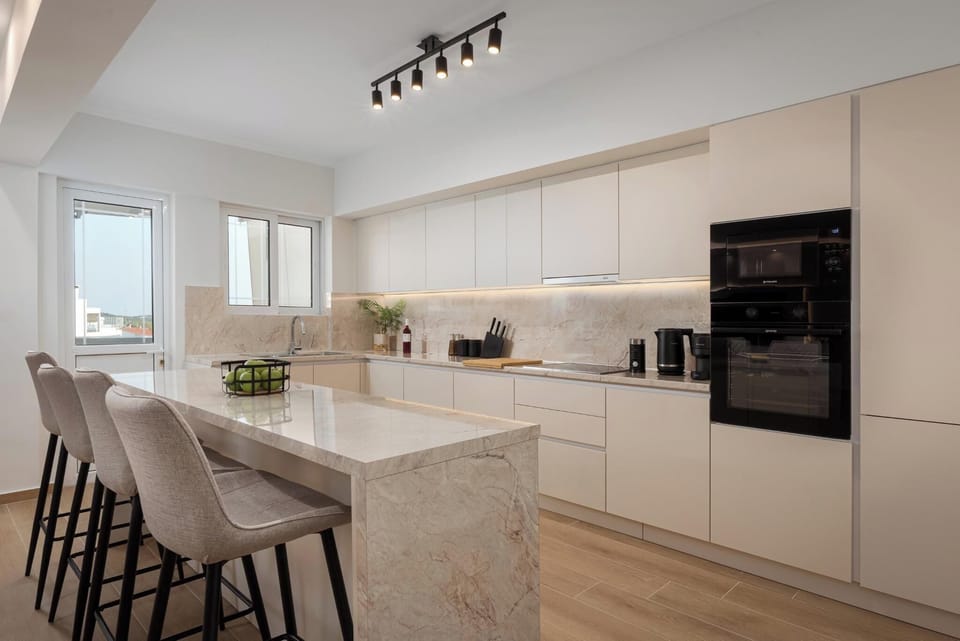 Deluxe Apartment, Balcony, Sea View | Private kitchen | Full-size fridge, microwave, oven, stovetop