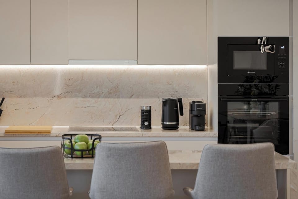 Deluxe Apartment, Balcony, Sea View | Private kitchen | Full-size fridge, microwave, oven, stovetop