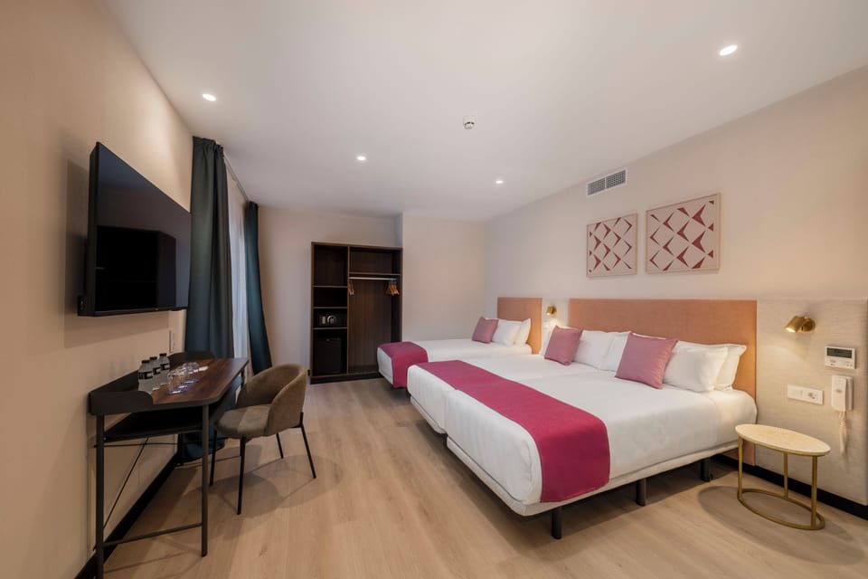 Family Room | Minibar, in-room safe, desk, laptop workspace