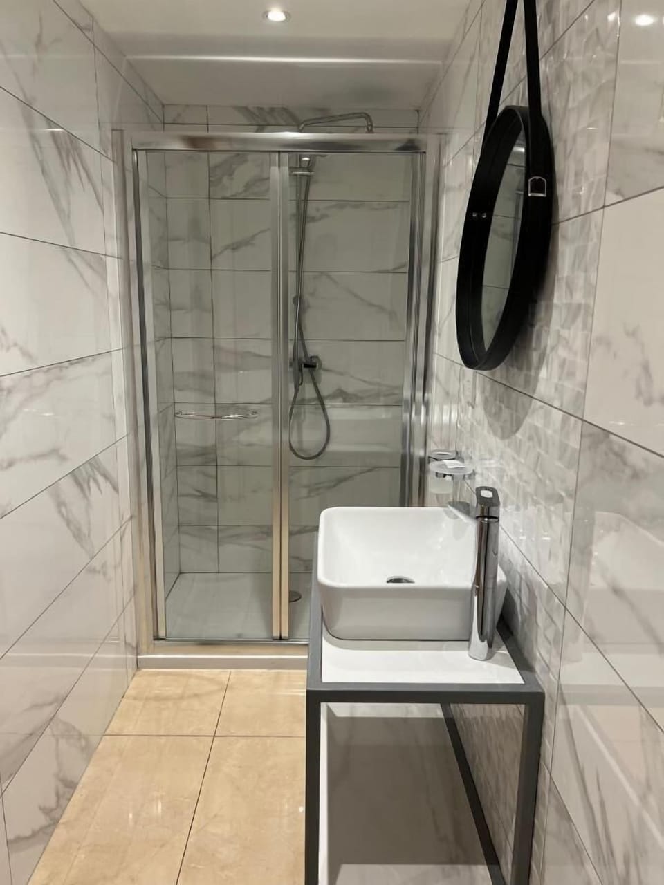 Double or Twin Room | In-room safe, desk, laptop workspace, blackout drapes