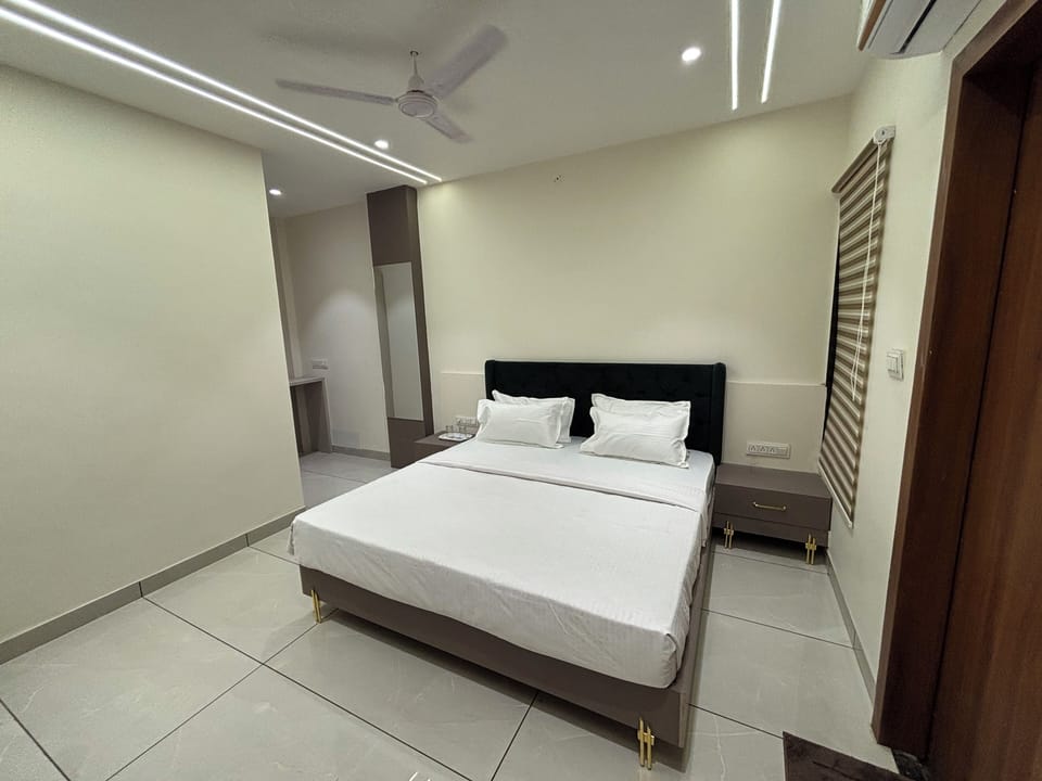 Deluxe Double Room | Laptop workspace, WiFi (free)