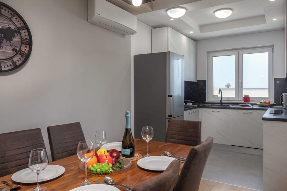Standard Apartment, 2 Bedrooms, Balcony (Seaview Apartment Kostrena Two) | Dining room