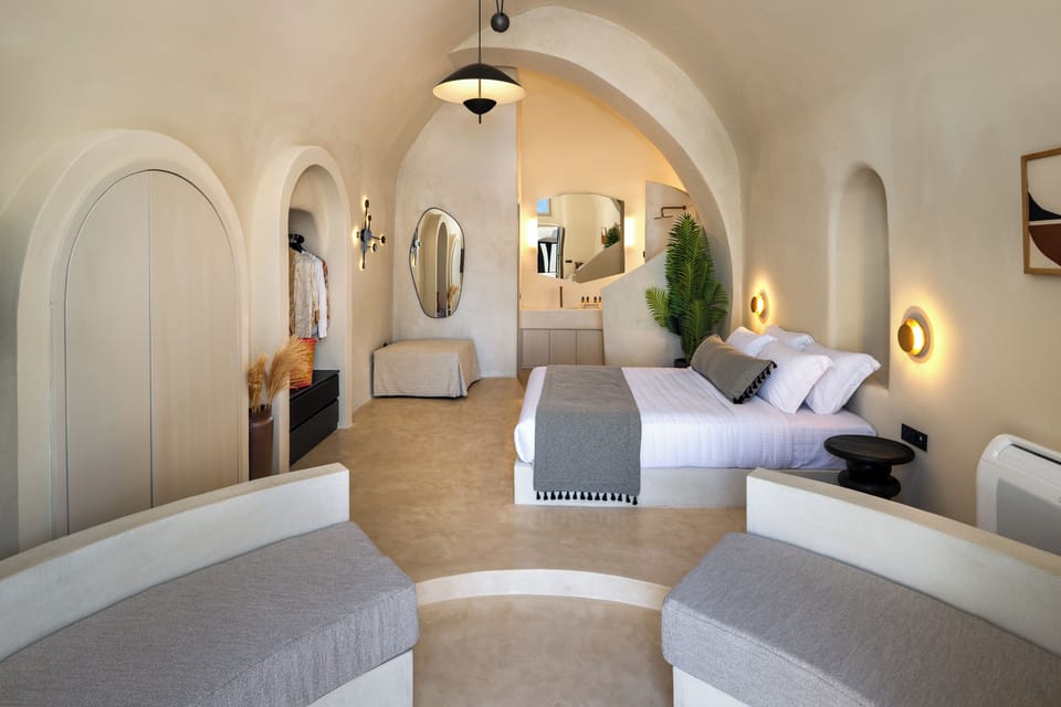 Cave Suite, Outdoor Tub | In-room safe, soundproofing, free WiFi