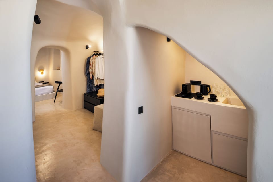 Cave Suite, Outdoor Tub | In-room safe, soundproofing, free WiFi