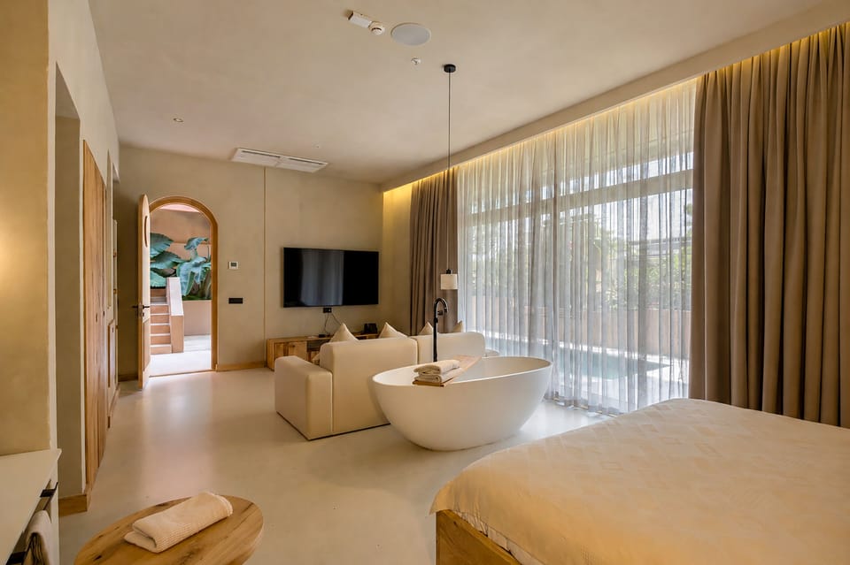 Deluxe Room, Pool Access, Pool View | Television