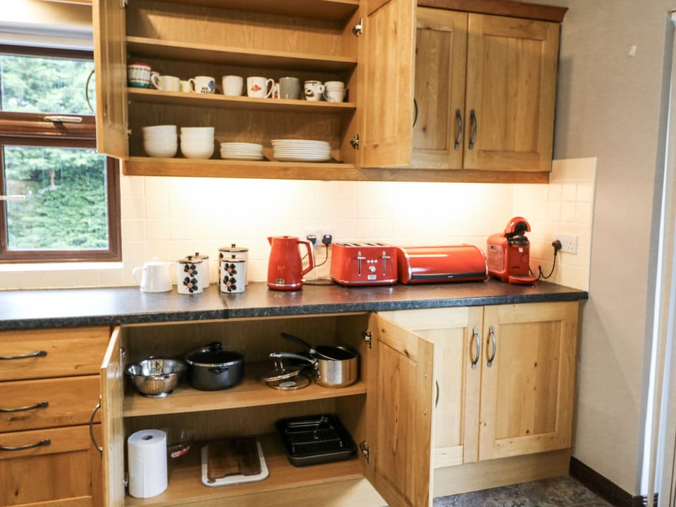 Cottage | Private kitchen | Fridge, microwave, dishwasher, toaster