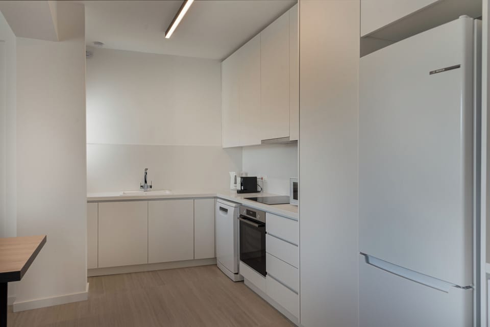 Luxury Apartment, City View | Private kitchen
