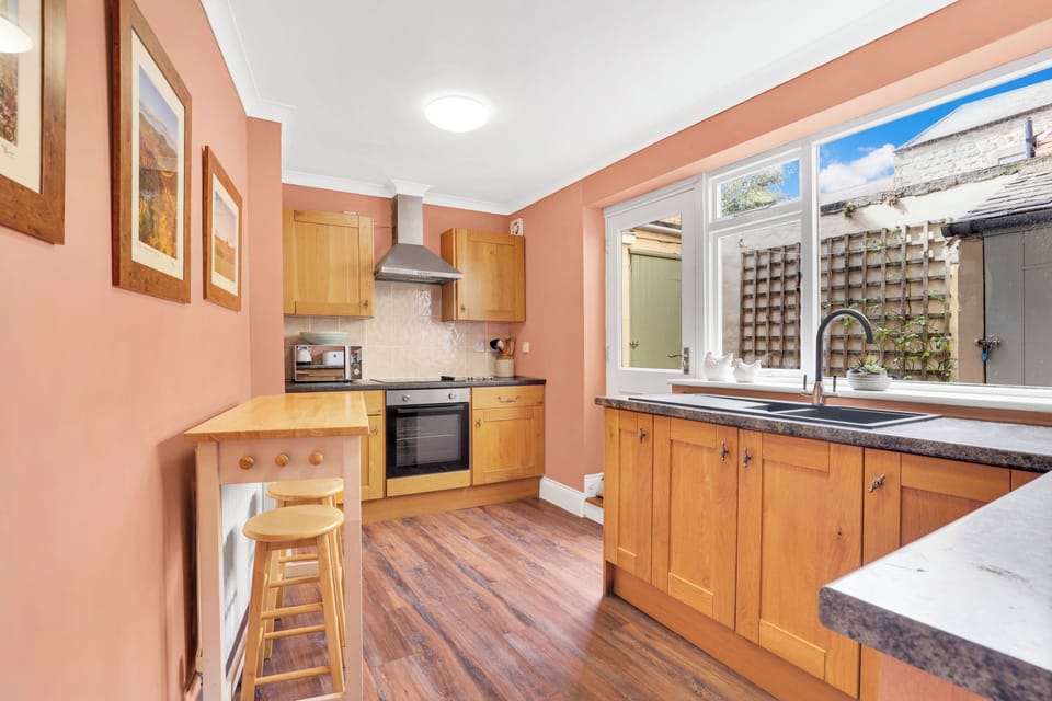House, Lanai | Private kitchen | Electric kettle