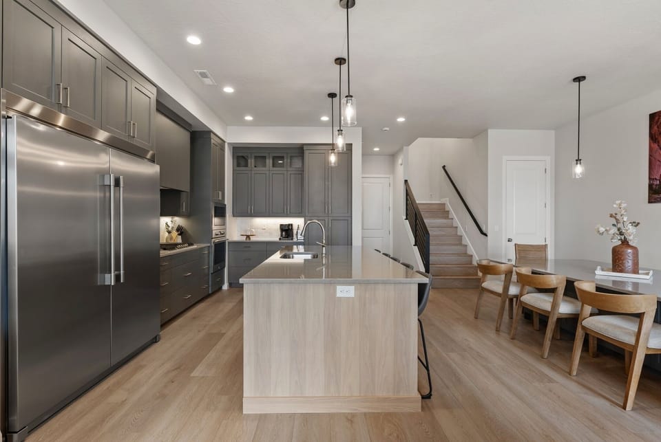 Townhome, 6 Bedrooms | Private kitchen | Fridge, oven, coffee/tea maker, toaster