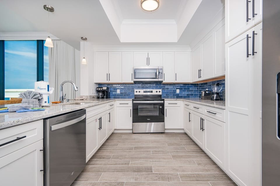 Condo, 4 Bedrooms | Private kitchen | Coffee/tea maker, fridge, oven
