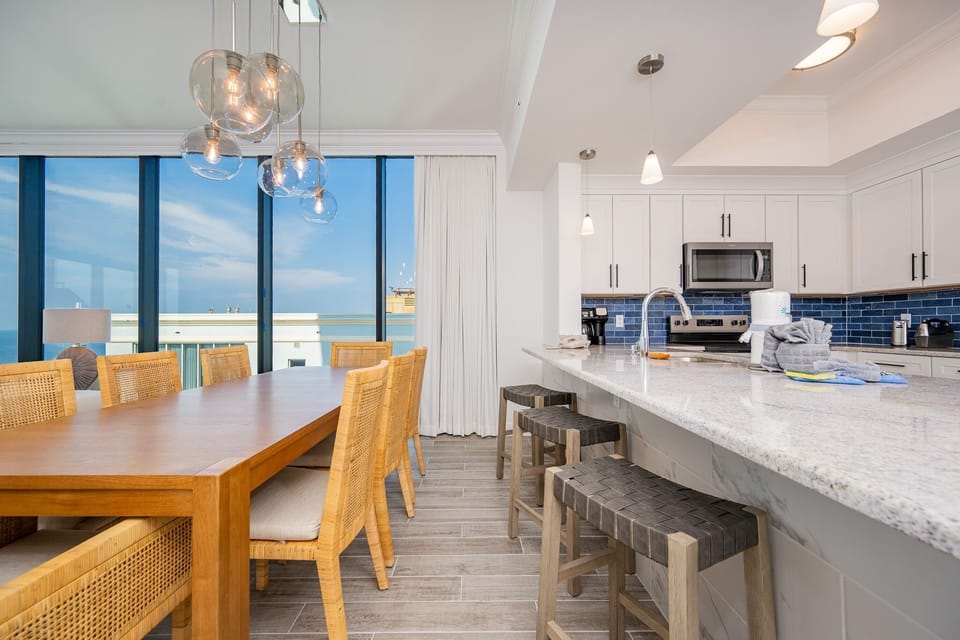 Condo, 4 Bedrooms | Dining