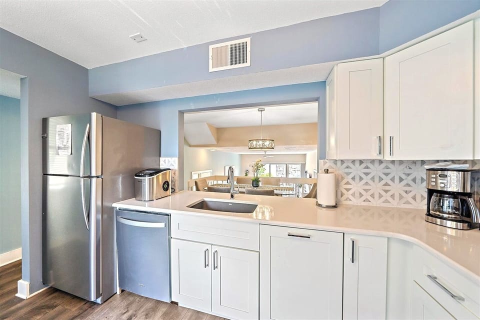 Townhome, 2 Bedrooms | Private kitchen | Coffee/tea maker, fridge, oven, stovetop